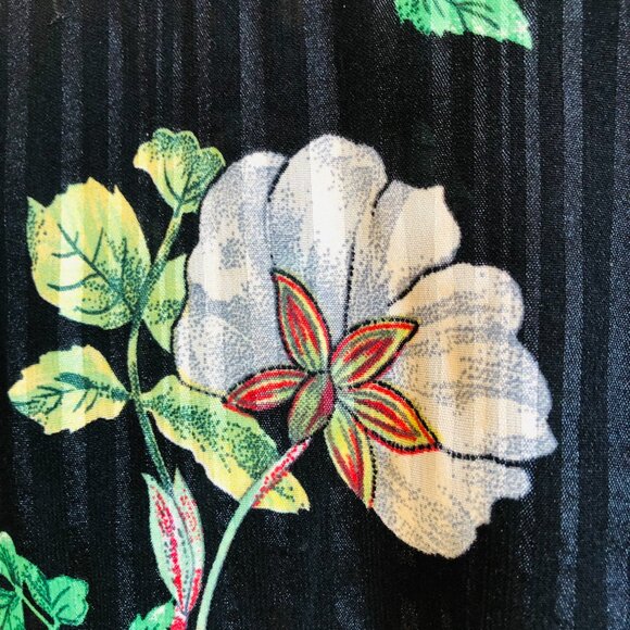 Pretty Floral Sheer Top by Dex the Suit Shop NYC - Picture 5 of 14